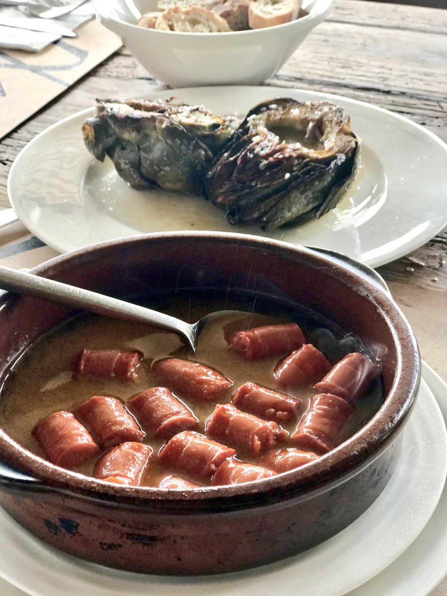 AleMondras's tweet photo. Queso oveja, casa de piedra artesanal, chistorra a la sidra, alcachofas, huevos rotos c/ibérico y pastel chocolate #SantaUxia @gancedojavier https://t.co/PwSwQhq9qL
