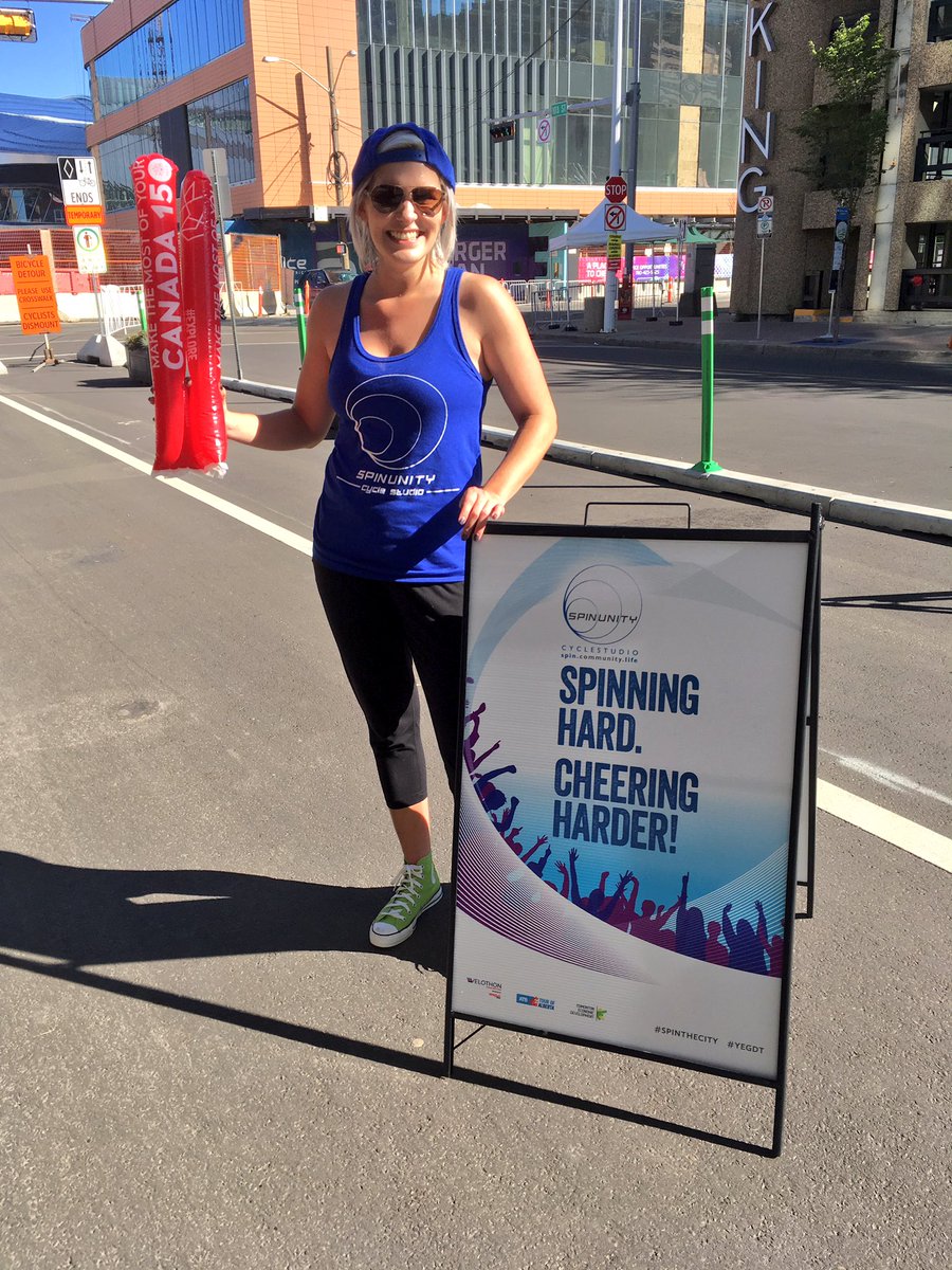 Jahoofka's tweet image. So much fun with @JuicyJLaw &amp;amp; @paigegoueffic at our @Spinunity corner cheering, dancing, riding &amp;amp; pumping &amp;amp; dipping @TourOfAlberta #TOA17 💙