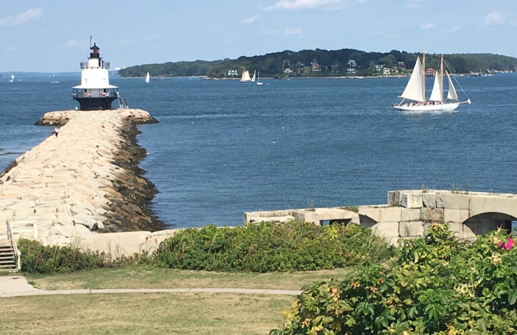 mellon_susan's tweet photo. Beautiful #springpoint ledge lighthouse - @spsdme followed  by @ScratchBakingCo of course! https://t.co/96YvVVluw3
