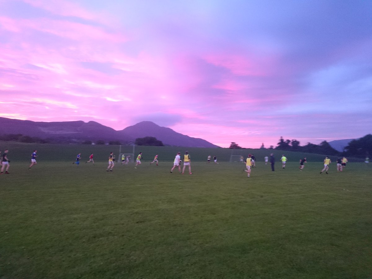 seamusgregory's tweet photo. #Thehardworkneverstops
Cooley u16 &amp; Minors training tonight @cooleykickhams @louthgaa @officialgaa #NeverGiveUp https://t.co/z8taYus63U