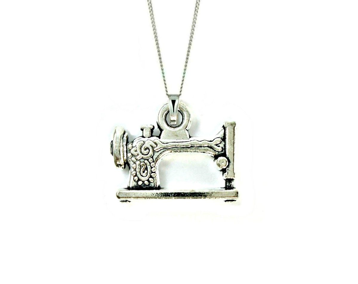 Black_Rabbit_UK's tweet photo. #Vintage #SewingMachine #necklace
#buyonlinehour #uklatehour #crafthourrt #sewing #crafting #giftformum #craft #sew
https://t.co/BIEAhrM1QV https://t.co/FOOmnnh0O5