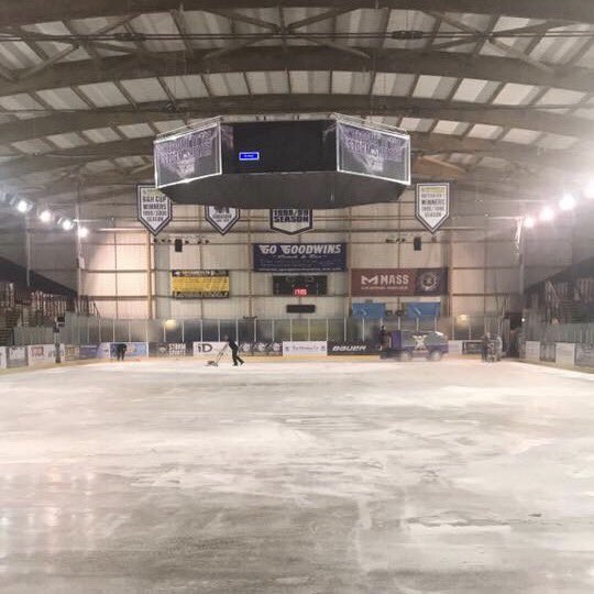 👩🏻‍🎨CAN YOU PAINT👨🏻‍🎨 <a href="/Mcr_Storm/">Manchester Storm | #Homecoming</a> need your help TOMORROW @ NOON to help install the new logos on the ice! Details: goo.gl/arDBE5