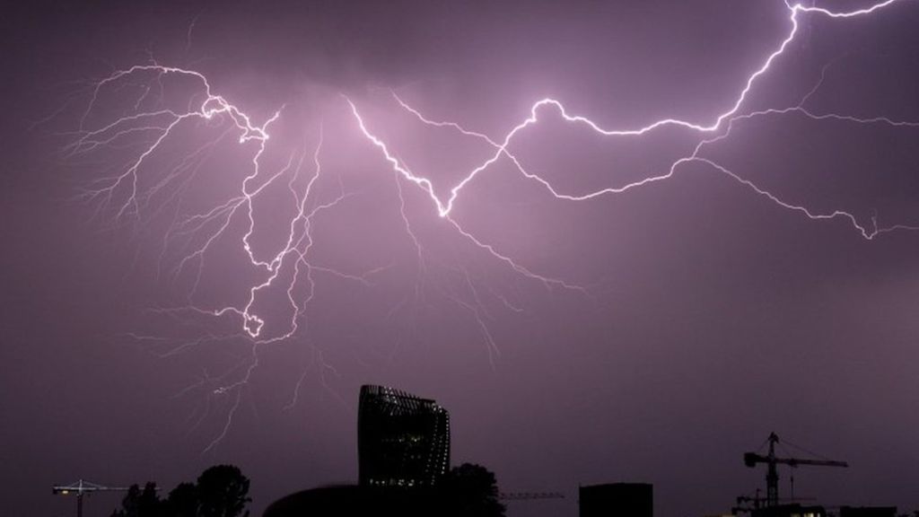 VandCDesigns's tweet photo. Lightning strikes hurt 15 people at French music festival - BBC News
https://t.co/81WXxyS8ZV https://t.co/RmqSNxG32V