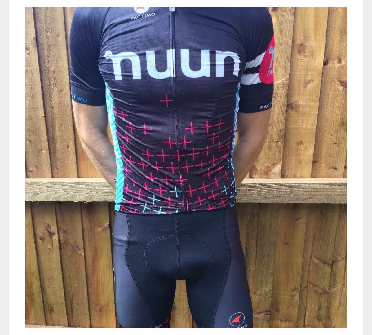 TriPalsUK's tweet photo. Stoked to win some @nuunhydration and @BandHTriathlon clobber today! Rainy Monday is looking up! #triathlon #tripals https://t.co/jeDsdtHLUN
