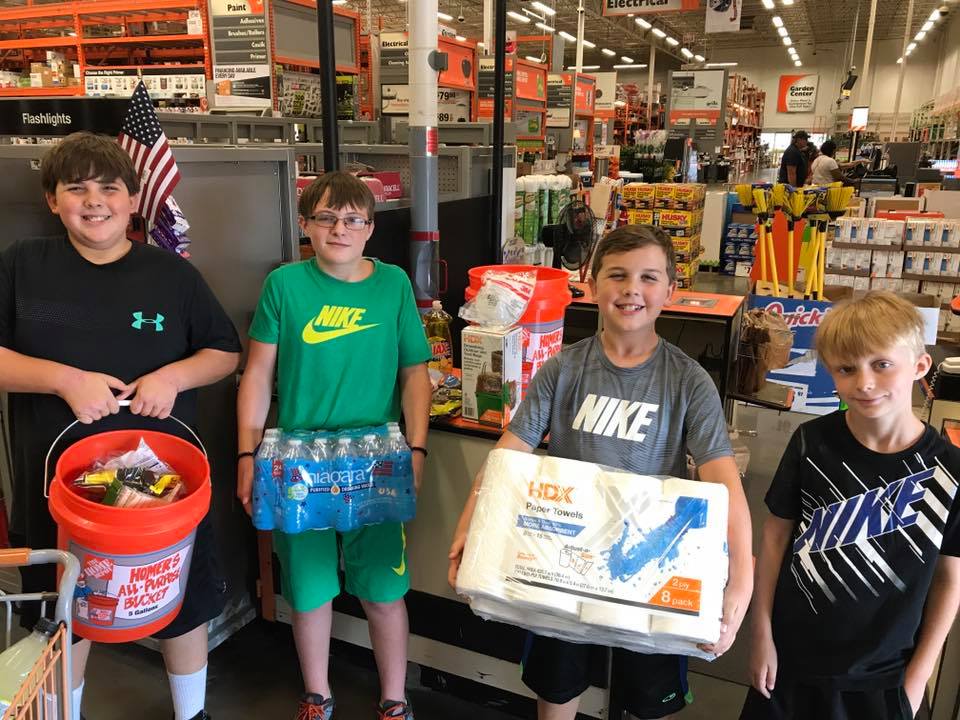 LittleHelpers9's tweet photo. #HurricaneHarvey #ReliefForHarvey #Memphis #ColliervilleCares
#LittleHelpers #KindKids #ShareHappiness https://t.co/HGsTLd8syK