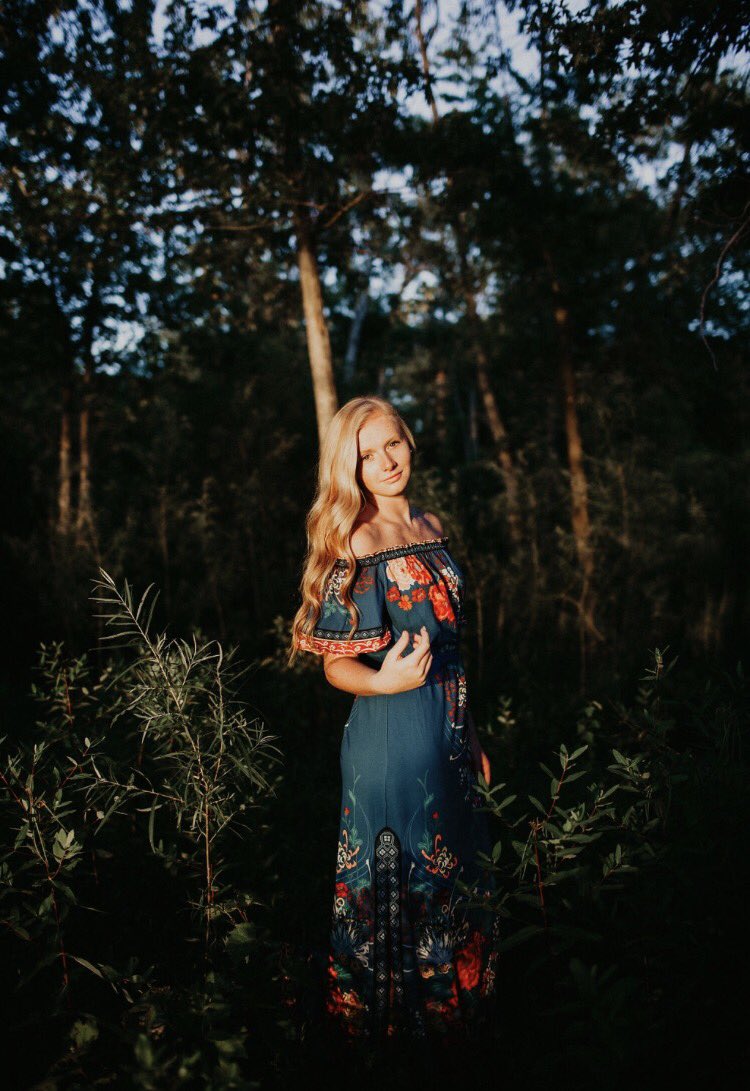 madddyspahn's tweet photo. senior year🌻 https://t.co/BFwmCXCg1g
