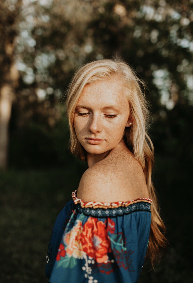 madddyspahn's tweet photo. senior year🌻 https://t.co/BFwmCXCg1g