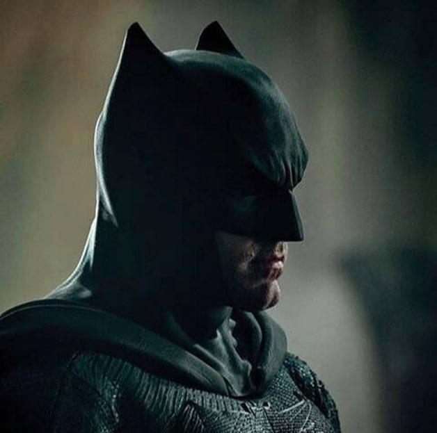New photo of <a href="/BenAffleck/">Ben Affleck</a> as Batman in #JusticeLeague