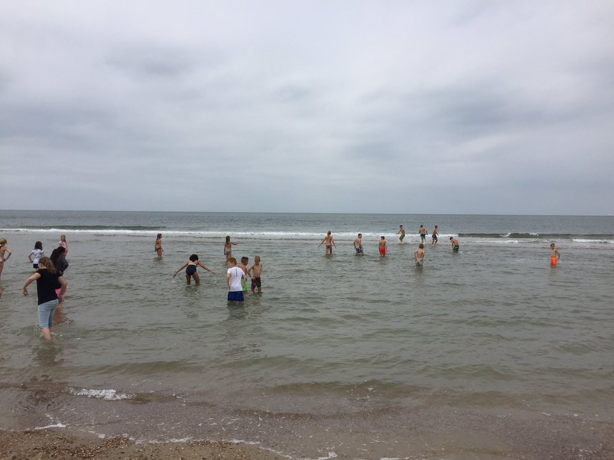 De_Keerkring's tweet photo. Kamp groep 7/8, dag 1. Strand, spelletjes en heel veel plezier! https://t.co/mWPj3fdib9