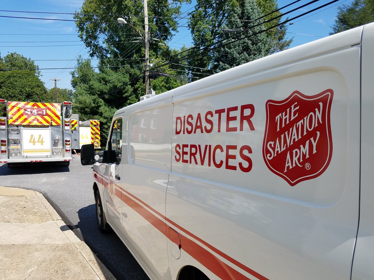 911Delco's tweet photo. Multi-alarm fire in Clifton Hieghts has displaced many families. @911Delco resources on scene in support of fireground &amp; emergency shelter https://t.co/HVbO4XQmlk