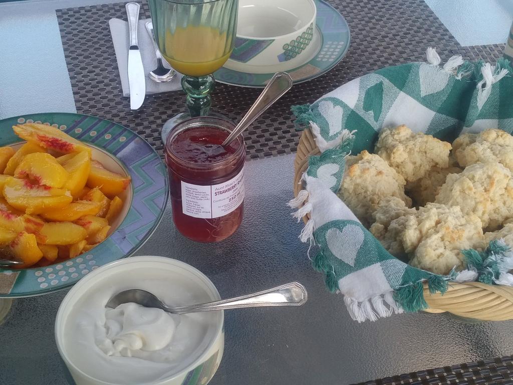 msdawhite's tweet photo. #GettingReadyforSept5 with one last summer brunch by the pool. Can't wait!! https://t.co/PfQWjhjFsm