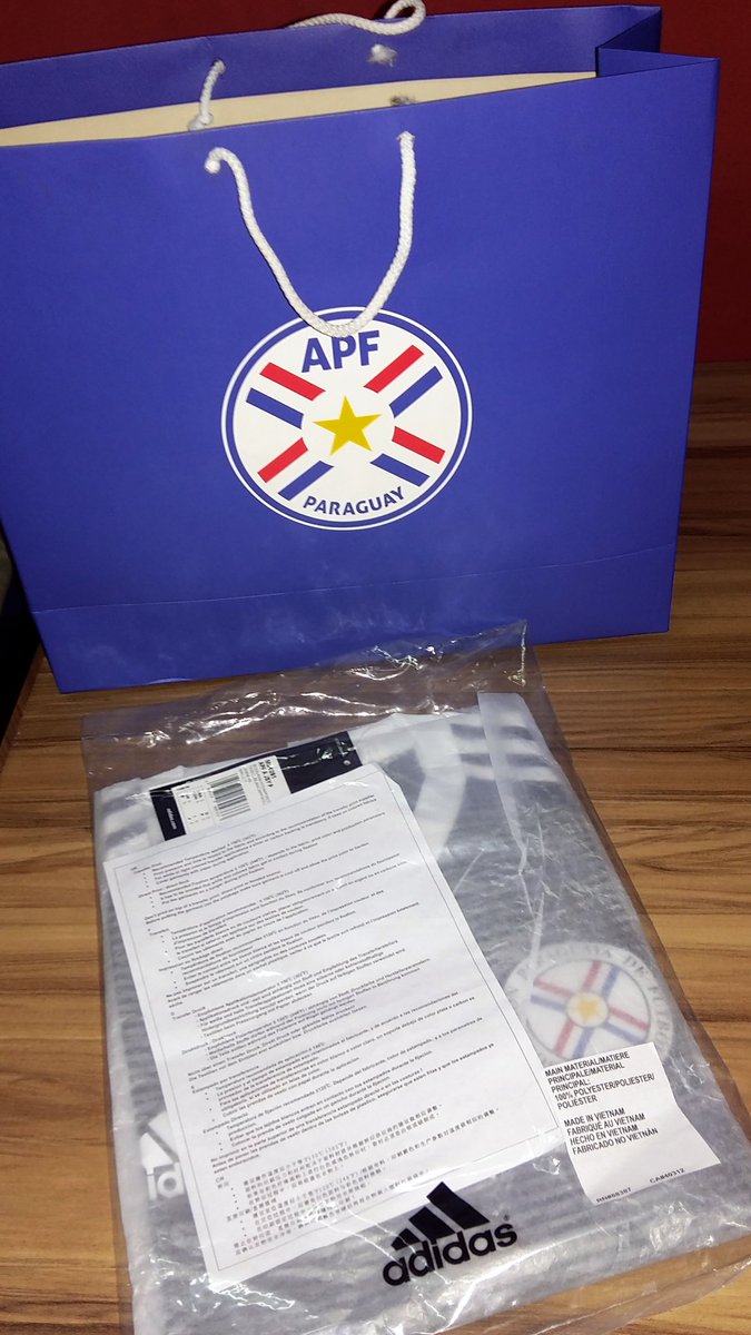 nattthalie_'s tweet photo. MAÑANA sorteamos la camiseta alternativa de la selección antes del partido, dale RT y seguir a esta cuenta. #VamosParaguay 🔴⚪🔵🇵🇾 https://t.co/75mJ9GpraN