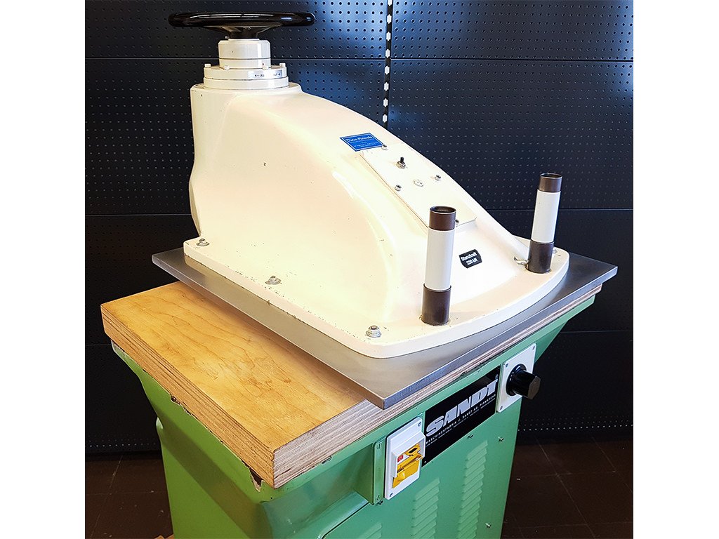 AUTEX24's tweet photo. Sandt 410 S Schwenkarmstanzmaschine
Sandt 410 S Swing Arm Cutting Machine
#leder #maschine #sandt #schwenkarmstanze #cuttingmachine #autex24 https://t.co/RRuMAJAHAL