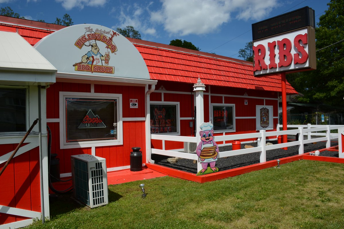 bigedsbbq's tweet photo. Don't sweat labor day, come down and let us do the grilling for you. Happy Labor Day from Big Ed and staff. https://t.co/G1KeuXYKwG