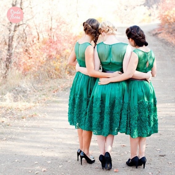 bodarosaCL's tweet photo. El tono #verdeesmeralda  es genial para los vestidos de #madrina  💚💫👰 https://t.co/fjqKd19SEN