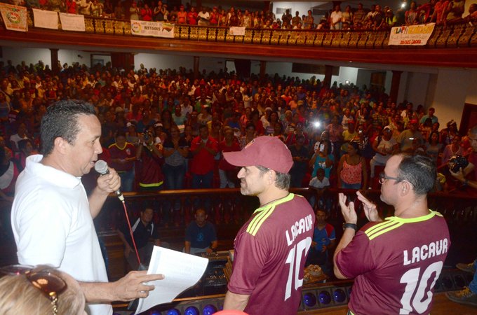 UniosVenezuela's tweet photo. Candidato de la paz @rafaellacava10 se reunió con los CLAP de Puerto Cabello y Juan José Mora https://t.co/Baj0x5FUgV #MiEleccionEsLaPaz https://t.co/wDZMxrCiag