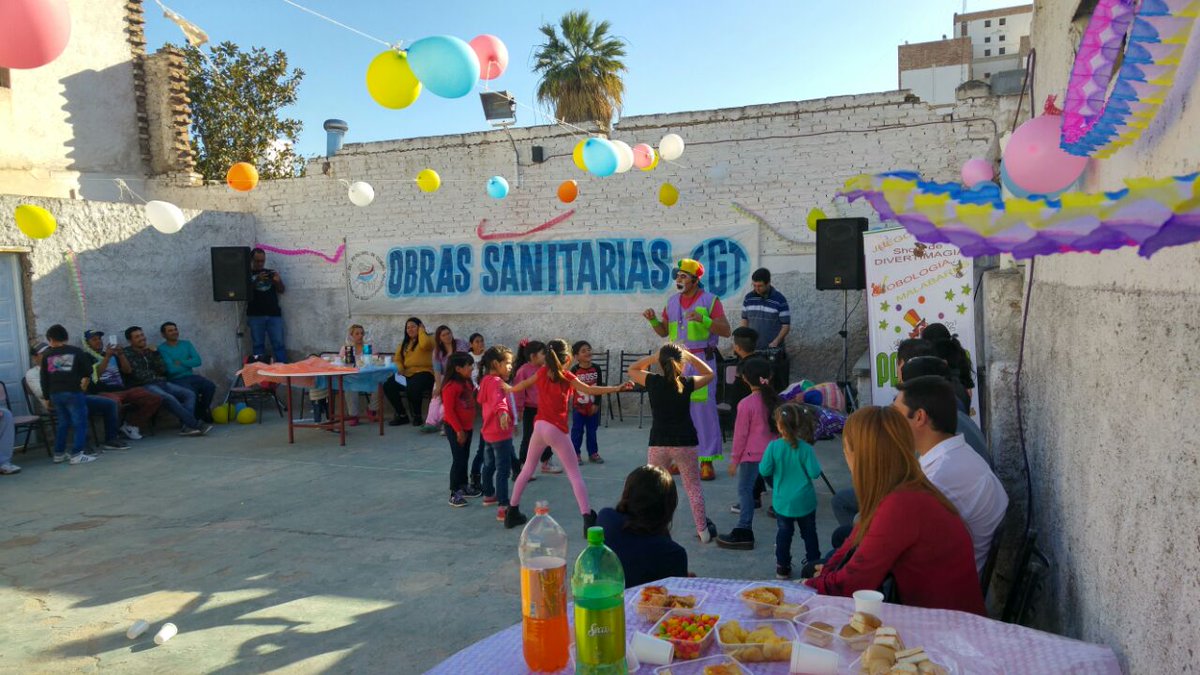 siposlarioja's tweet photo. #HermosaTarde festejando el #DiaDelNiño en el #SiPOS con payaso y juegos.
@IpalarLR  @Aguasrioja @FentosOk  @oscaranavarr  @RubenAntonioGo7 https://t.co/b6pDV4Ed4e