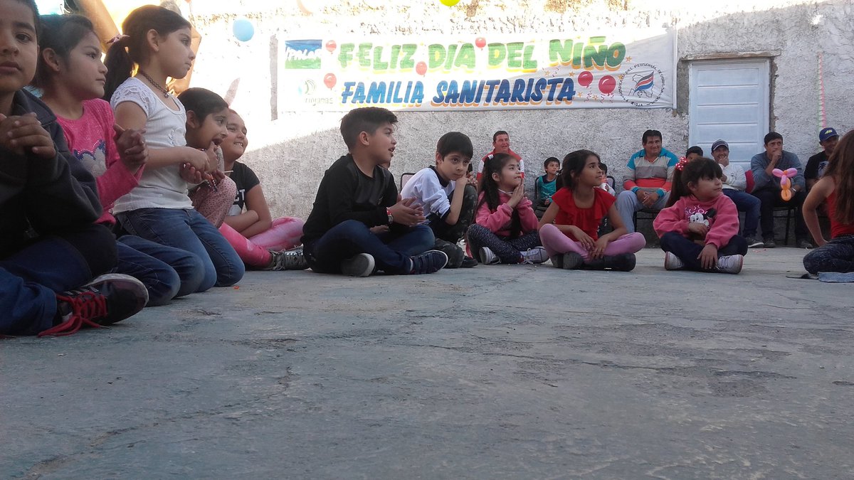 siposlarioja's tweet photo. #HermosaTarde festejando el #DiaDelNiño en el #SiPOS con payaso y juegos.
@IpalarLR  @Aguasrioja @FentosOk  @oscaranavarr  @RubenAntonioGo7 https://t.co/b6pDV4Ed4e