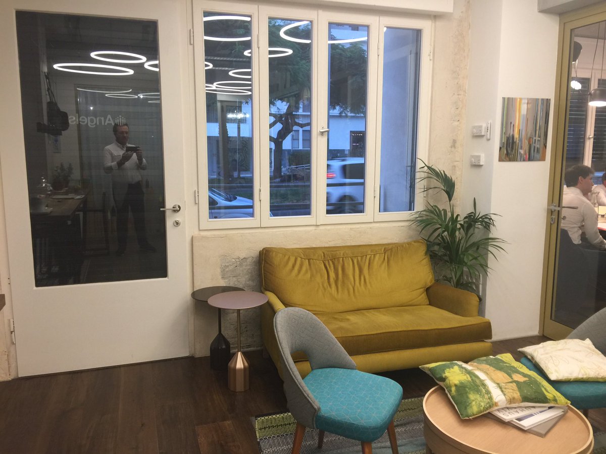 Deecision tweet media