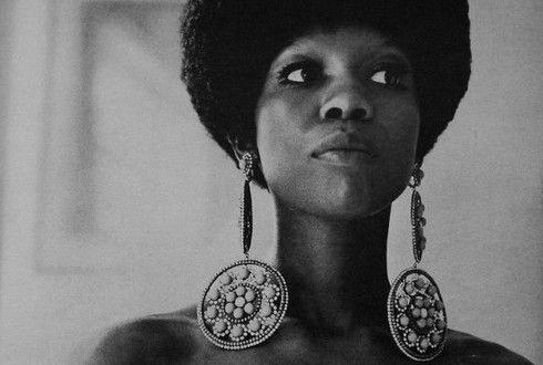 ontherocks_mag's tweet photo. Custom designer Ola Hudson wearing incredible earrings. 

#ontherocksmagazine #OTR_inspiration #olahudson #customdesigner #statementearrings https://t.co/dtqVc0OpBa