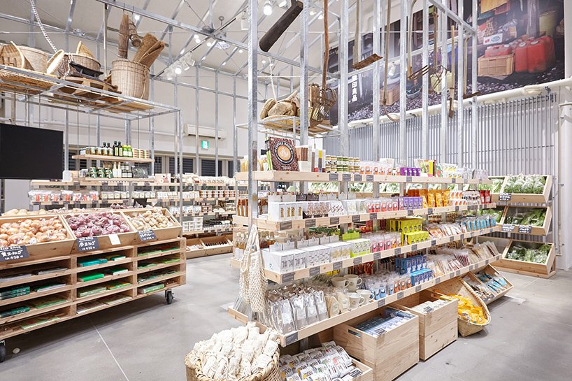 FagerhultUK's tweet photo. MUJI's reopened global flagship store in Tokyo features a fruit and vegetable market https://t.co/kodGX2BKr9 #RETAILMONDAY #lightingdesign https://t.co/QuAUuUeW8A