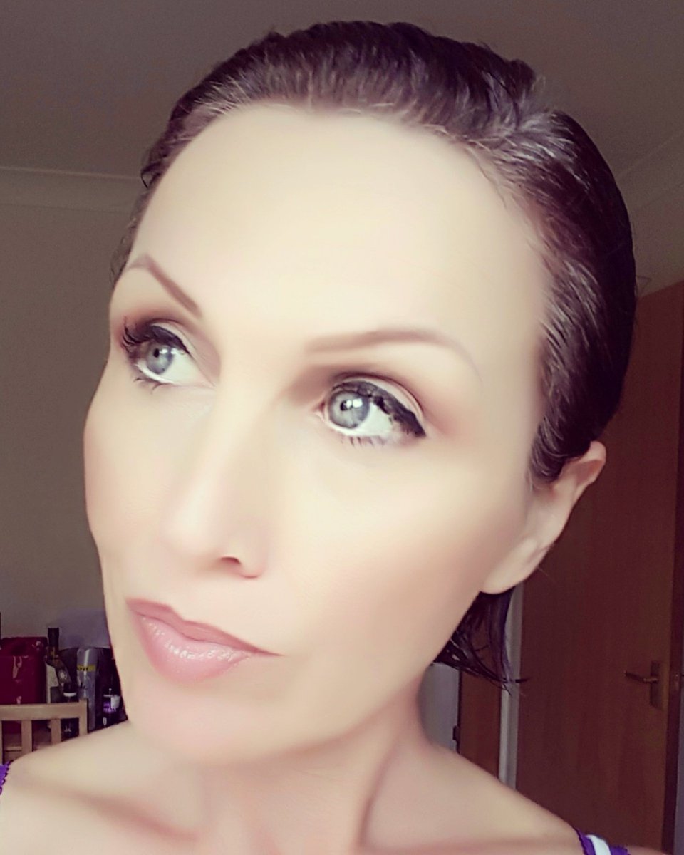 After washing hair today I am going silver very quickly don't like #roots <a href="/ColorWowHairUK/">ColorWowHairUK</a>  saves the day