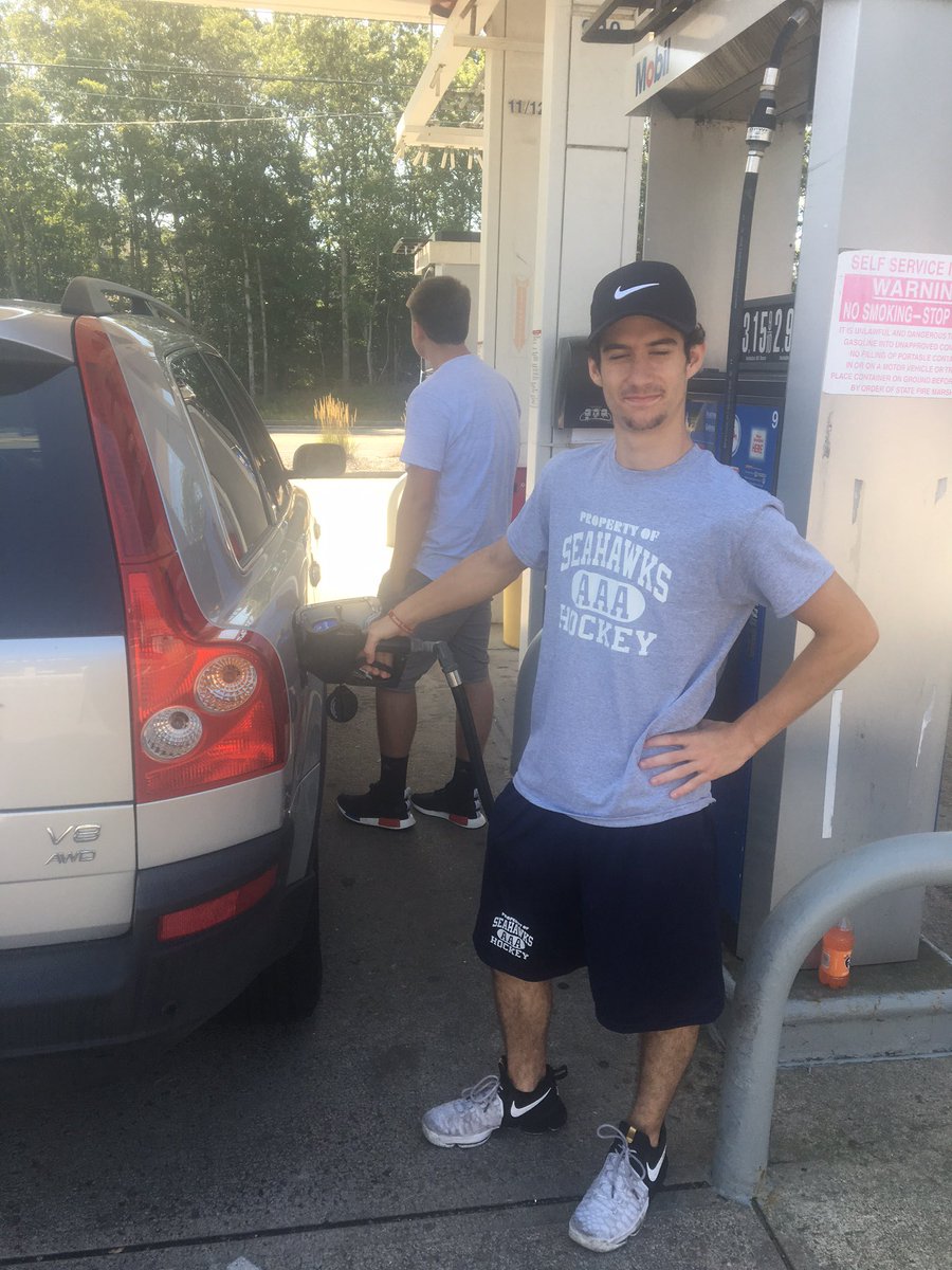AustinRoy4's tweet photo. @taseahawksehl @TACapeCod @EHL_Hockey #communityservice https://t.co/ETcP7WoJ1n