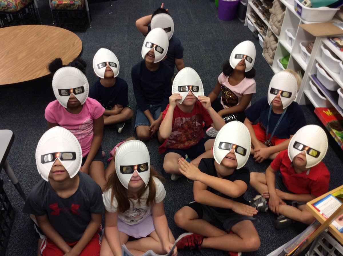 RoxieBrensing's tweet photo. Thank you PTA for keeping us safe during the solar eclipse. #rushtonpta https://t.co/5IrAJfeEOc