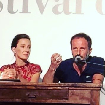 carneluttiV's tweet photo. tre giorni nella #retedieros e felicità grazie al #festivaldellamente #FdM17 #actress #grecia @matteonucci @benede… https://t.co/ndgxmg40QM https://t.co/pfCe44qNF9