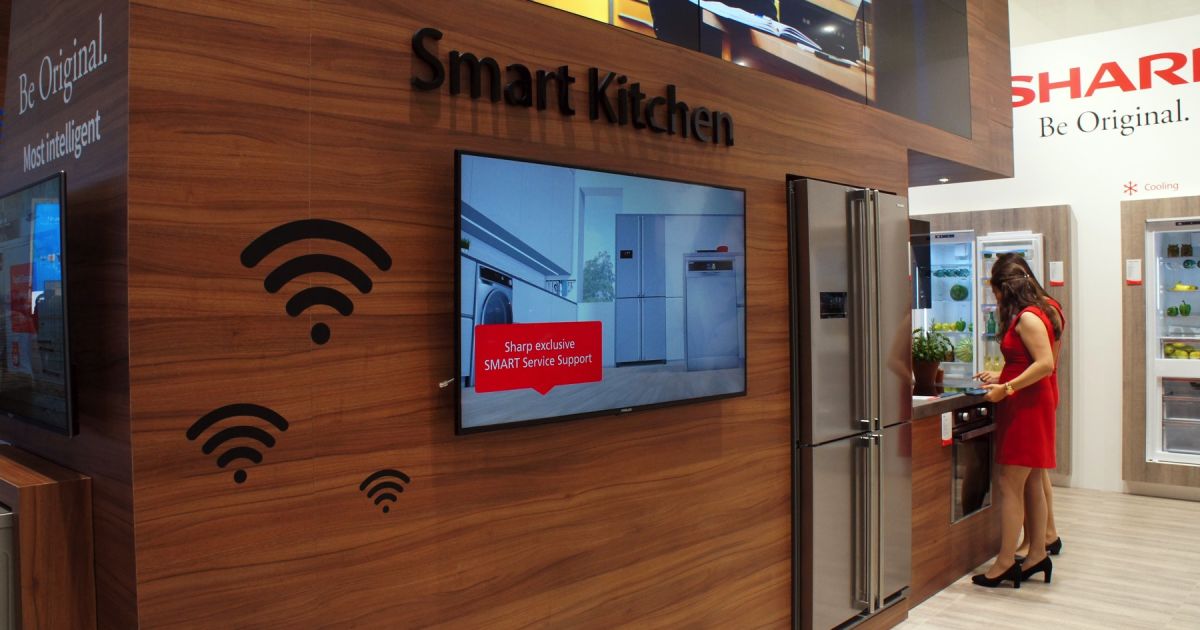engadget's tweet photo. The smart kitchen revolution is a slow one https://t.co/fcU2D3m3Px https://t.co/reJza9qQAP