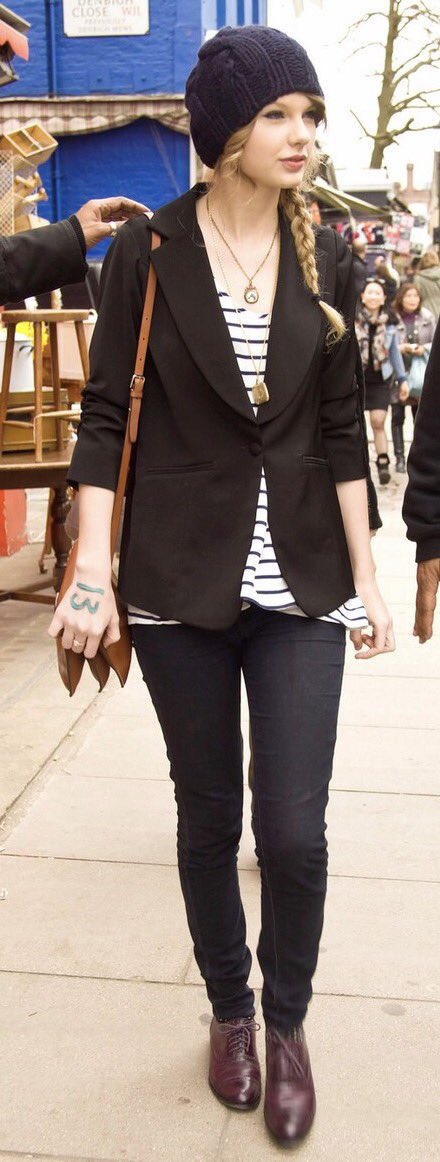 TaylorSPolls's tweet photo. Which candid? Vote below! #TaylorSwiftNOW #TaylorSwift #Swifties #candid #streetstyle #Feareless #ReadyForIt #reputation https://t.co/nAjuoJlxml