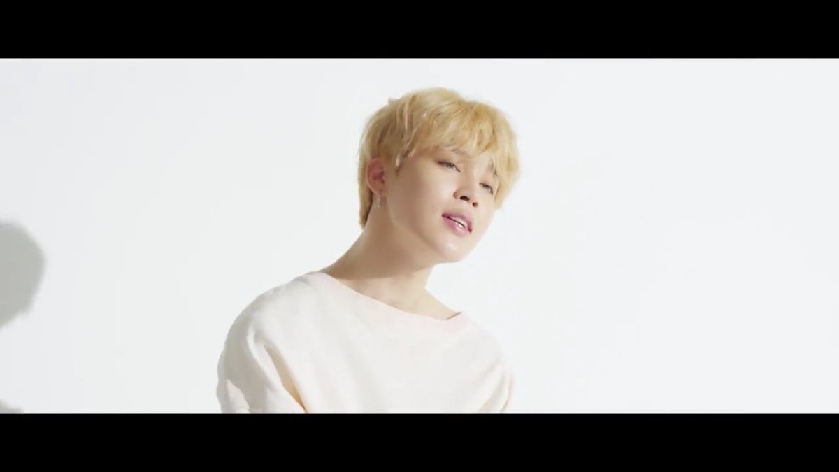 KeirWren's tweet photo. De verdad se ve como gatito! Solo le faltan las orejas! 😘💕 Quien siguen repitiendo el video? Tiene voz de angel! @BTS_twt #Serendipity #트레일러 https://t.co/9AVe27dx2e