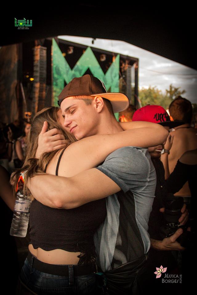Rave_Brazil's tweet photo. Como é lindo encontrar o amor na rave 💕 https://t.co/p4JqRGqBGw