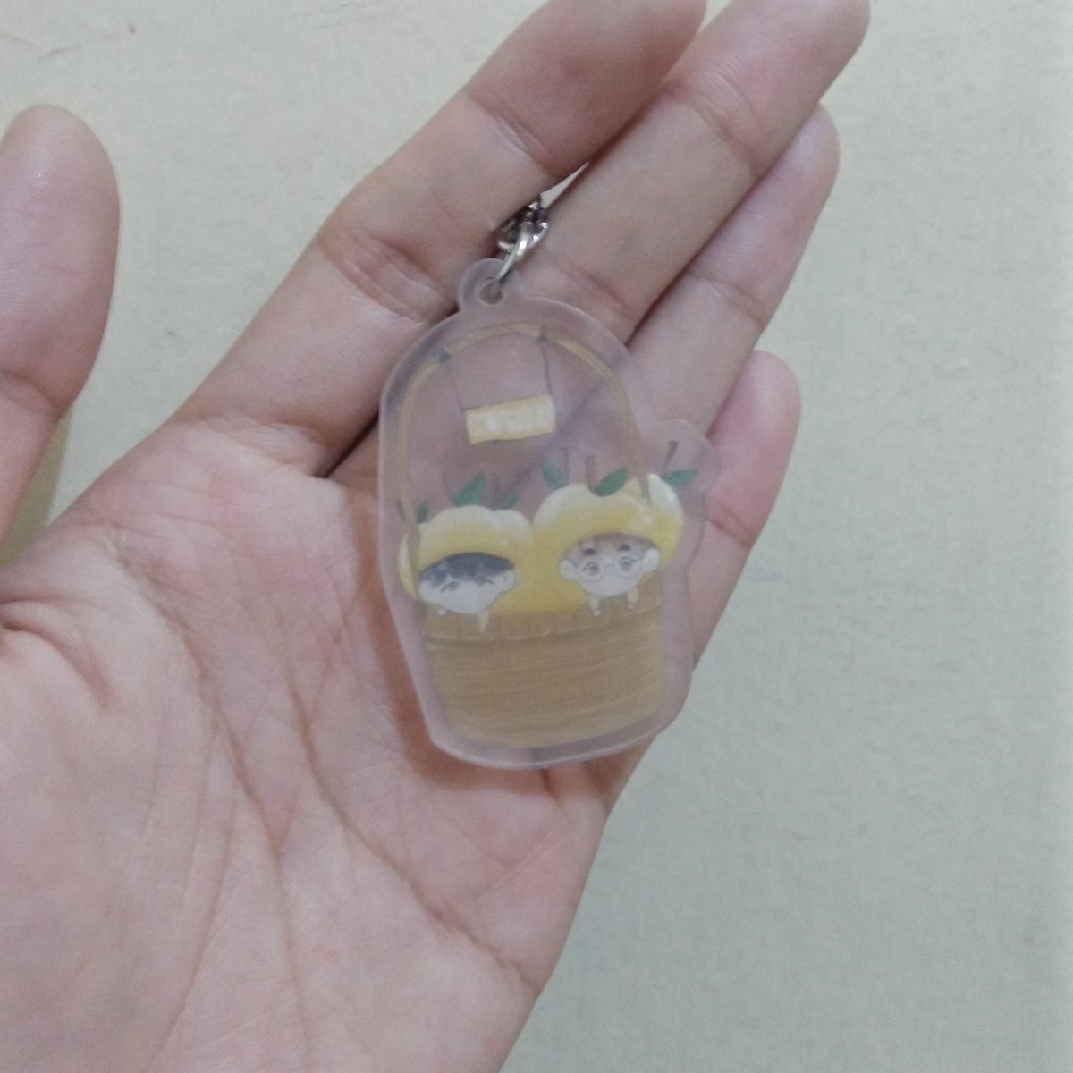 yoonjinshitter's tweet photo. the SIN merch i had kyaaah~ #onlymango acrylic charm ππ thankyou so much for this @miniseoltang #yoonjin https://t.co/jCskGtiFBv