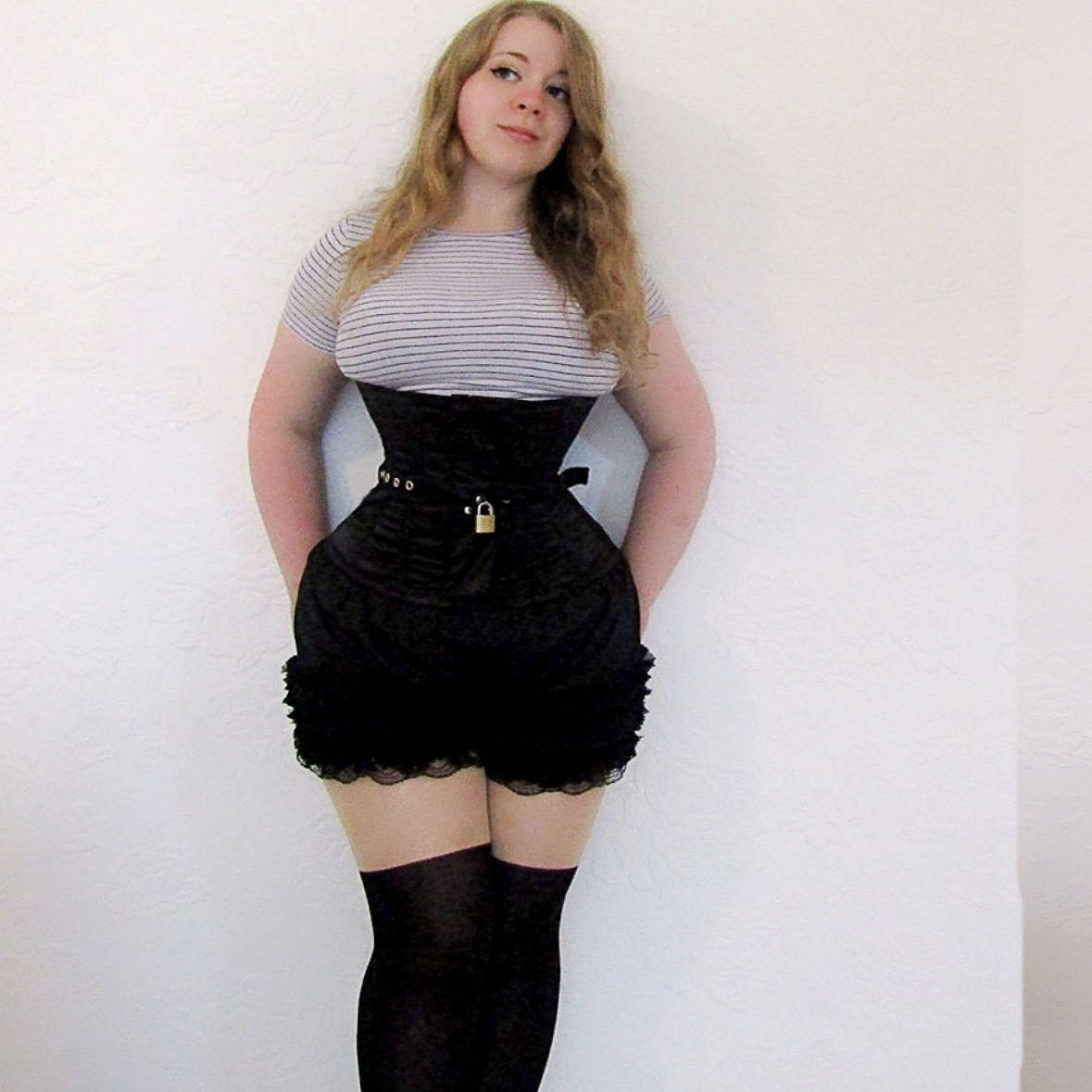 @littlelolikat here is a black satin steel boned locking corset only available
dottyaftermidnight.co.uk/product-page/b…
#corset #tightlacing #corsettraining