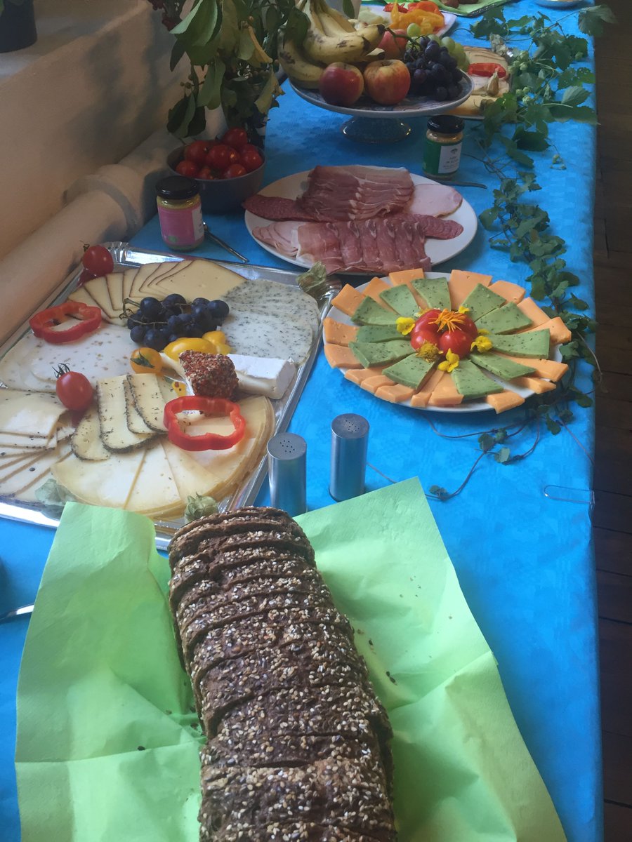 eparoUX's tweet photo. Jetzt beginnt der UX Roundtable organisiert von @uxhh mit @stexus und der Paper-Auswertung für den @wud_hh 
Gibt auch lecker Essen https://t.co/WuKJnzf81h
