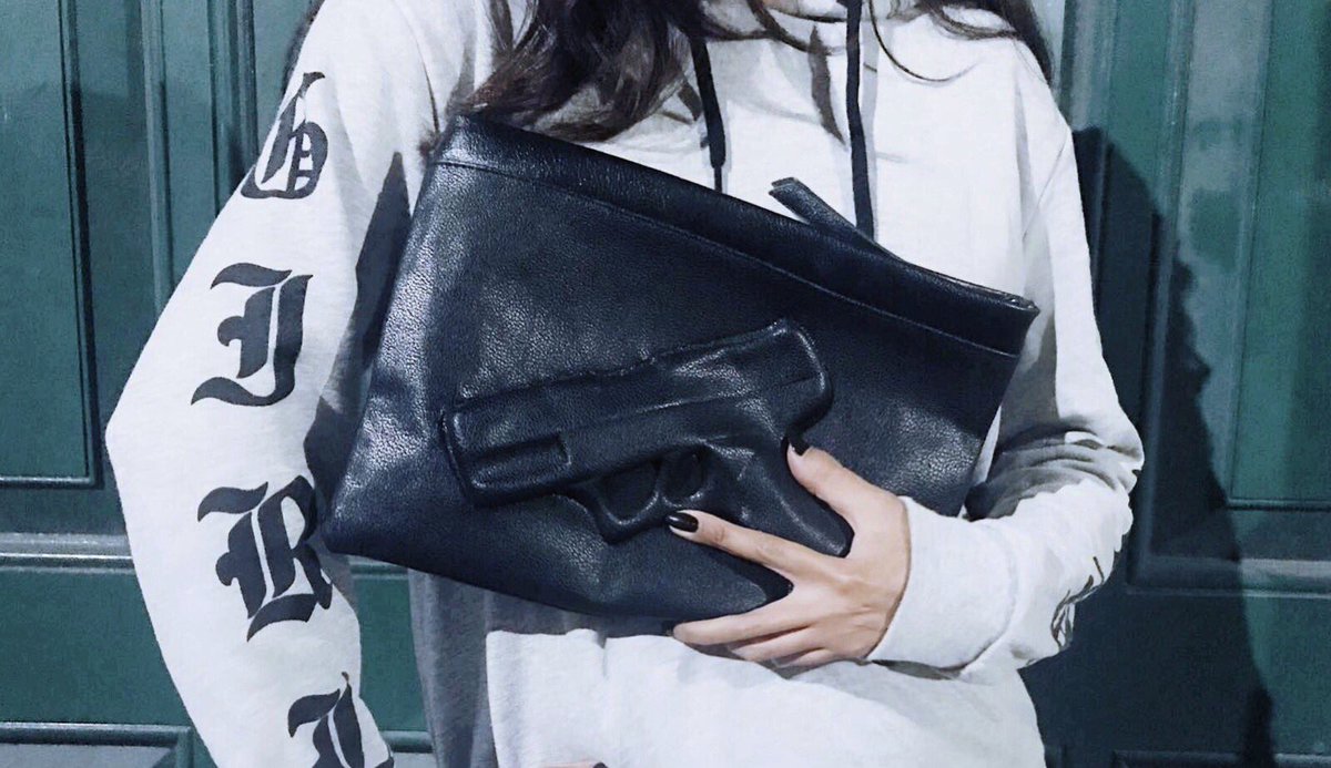 Lavitique's tweet photo. | #Lavitique Mafia Boss Lady #Clutch now available | #shopnow: https://t.co/ShcJK2Du4F • link in bio https://t.co/BZHtRyqcAZ