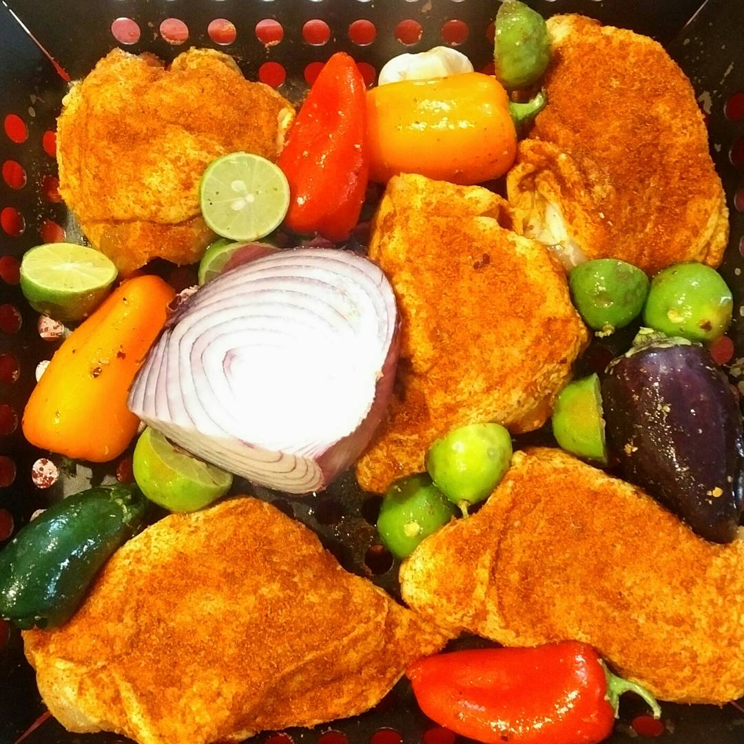 rubme2times's tweet photo. Added some tequila and key lime chicken thighs last minute. I might be looking forward them more than the ribs lol #BBQ #grilling #food https://t.co/qCxbUEZUhT