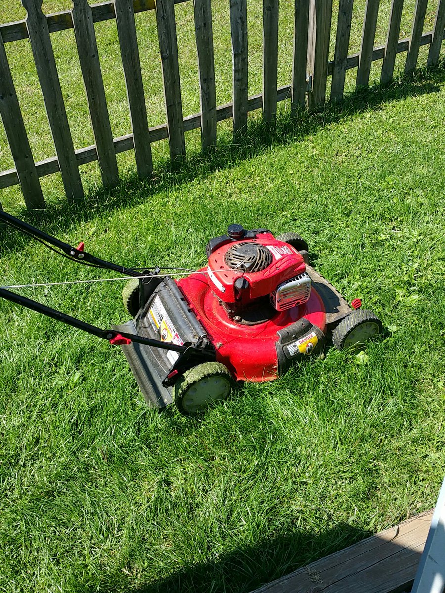 TeamHowe05's tweet photo. Yard work today. Maybe I can get a little sun while I'm at it. #stillnotdressed https://t.co/JPhTB0kX1H