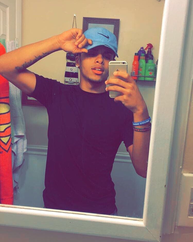 lookin like imma go out but i'm too lazy 🤔😥