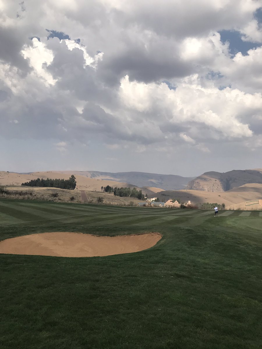 jbeckam7's tweet photo. Golfing in Dullstroom, South Africa 👌🏻 #highlandsgate #goodtimes #whatascenary #ernieels #magiccourse https://t.co/j8kXin7aTg