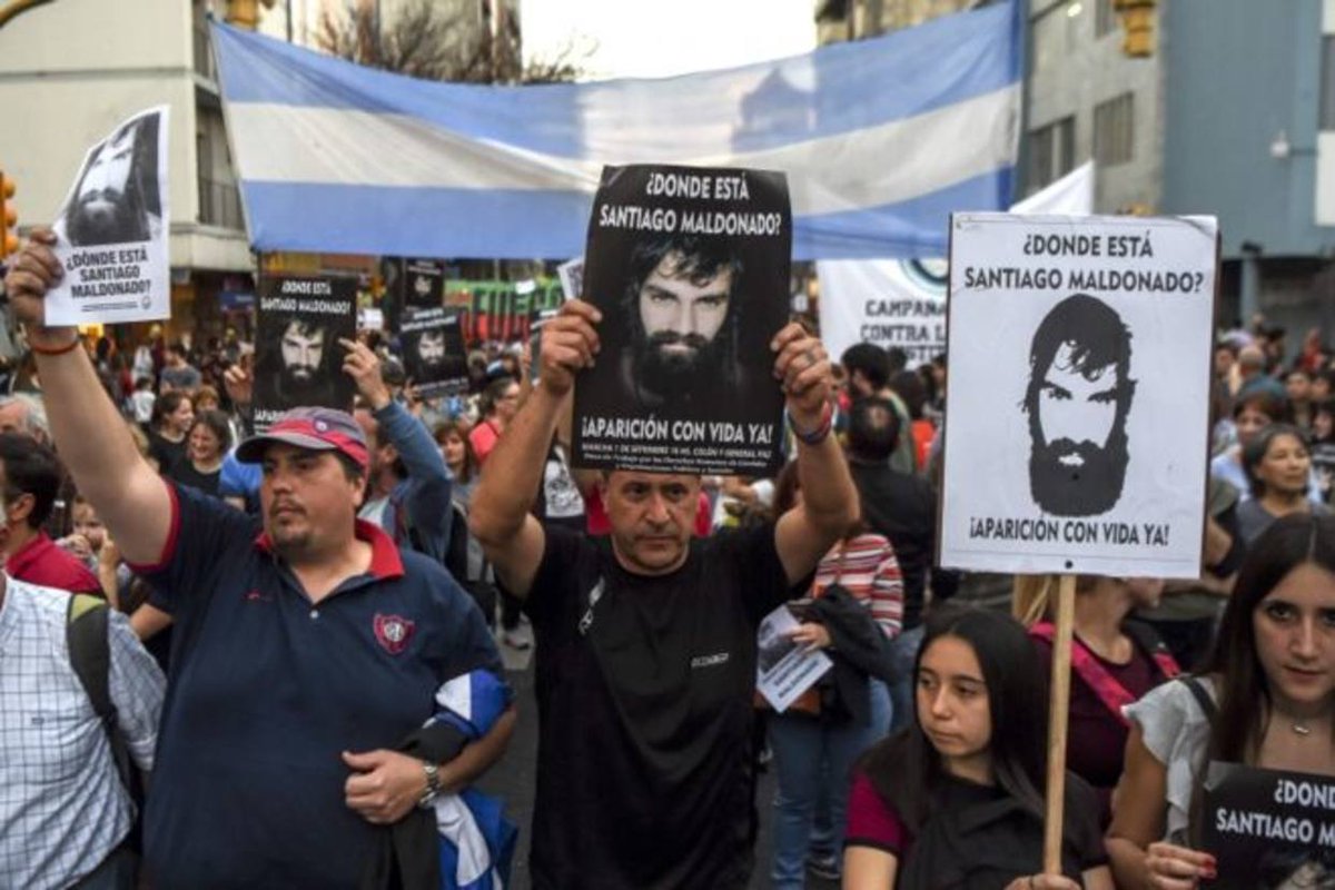 ConElMazoDando's tweet photo. En Argentina más de 30 detenidos se encuentran incomunicados por protestas en Plaza https://t.co/js4nh7IeMw #03Sep https://t.co/H6PYxZHle0
