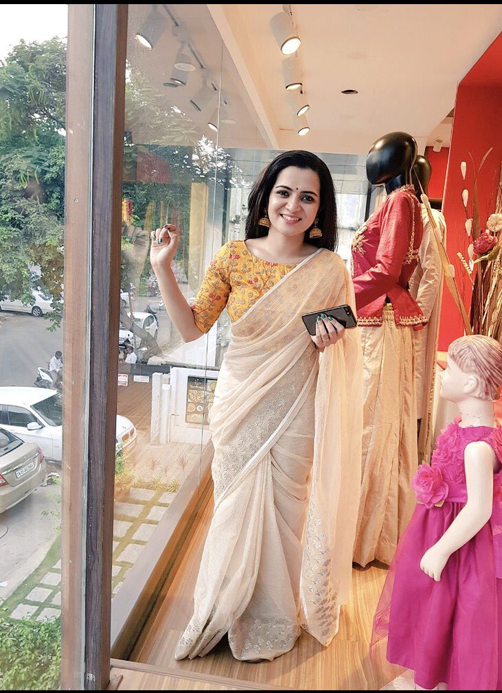 DhivyaDharshini's tweet image. Pon Onam Asamshagal 💃💃💃