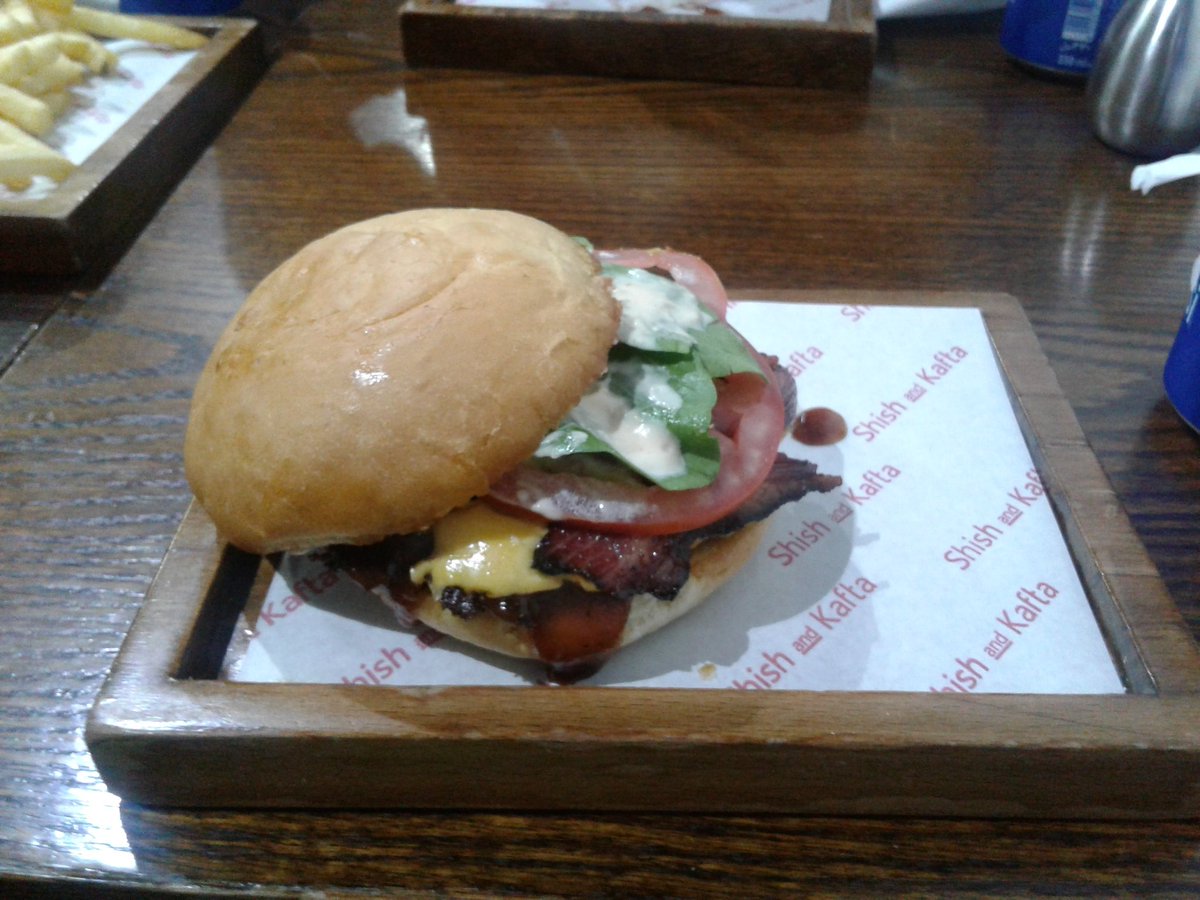 AlnaderTaym's tweet photo. Today is my best burger day😂😂
Look at the baby bacon cheese burger!!!!😍😍 https://t.co/UJBI8Ay78q
