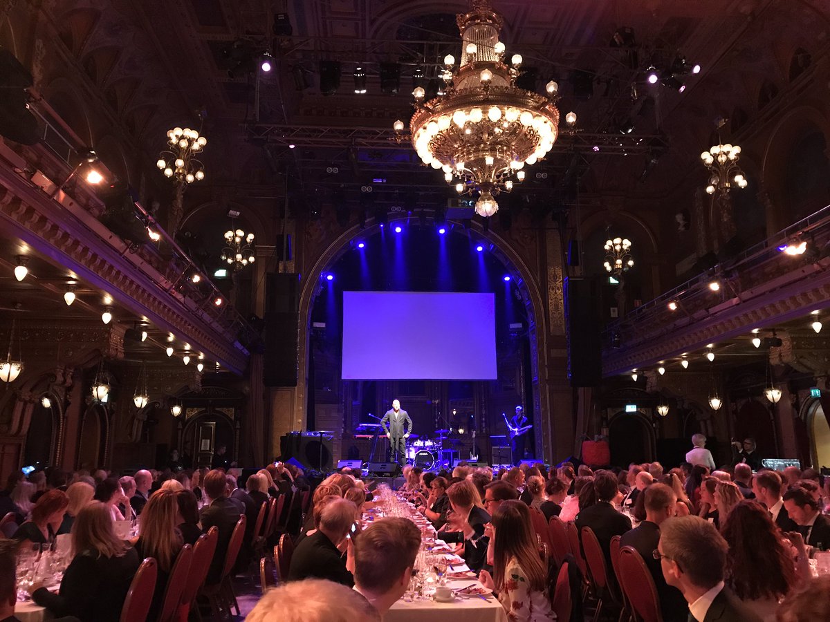 smartklubben's tweet photo. Grej of the Day-Micke Hermansson ville bli fotbollsproffs, Tarzan, president - blev mellanstadielärare o inspirationstalar #larargalan 👏🏼👏🏼 https://t.co/OyMWa3cYzS