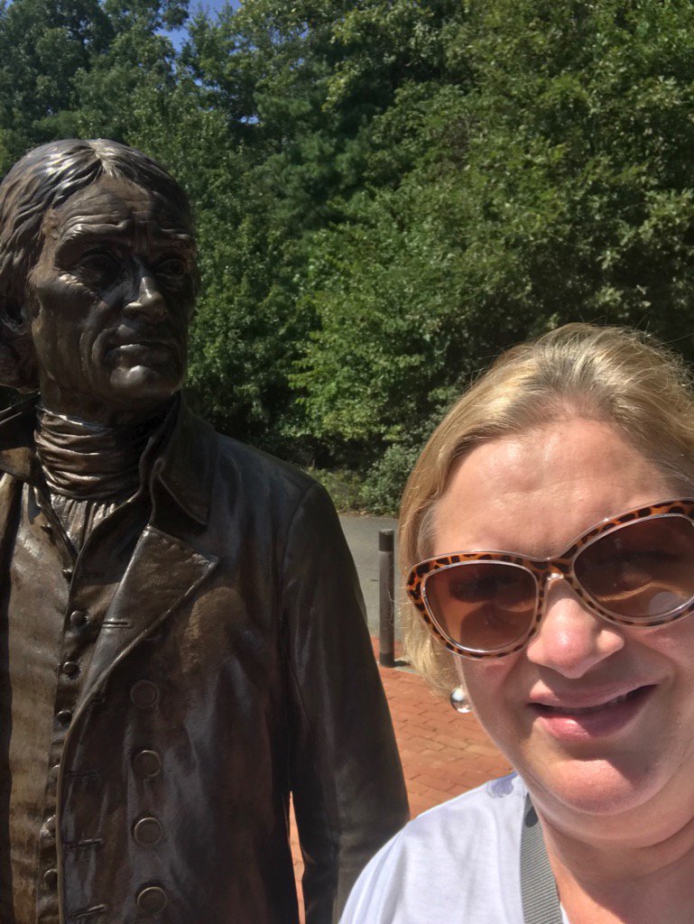 DuchessRVA's tweet photo. Visiting @TJMonticello #tjselfie with #JanetandJohn #Charlottesville #VA https://t.co/Gj5zo93gA9