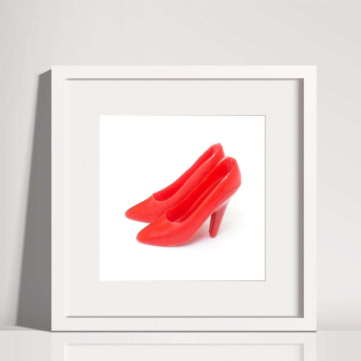 ShimmyShimShop's tweet photo. https://t.co/wMQZzWsUJx #colorjoy #scarlet #redart #redaccents #redpicture #redprint #heels #loveheels #loveplastic #cuteart #popart #red https://t.co/e9jManPMkp
