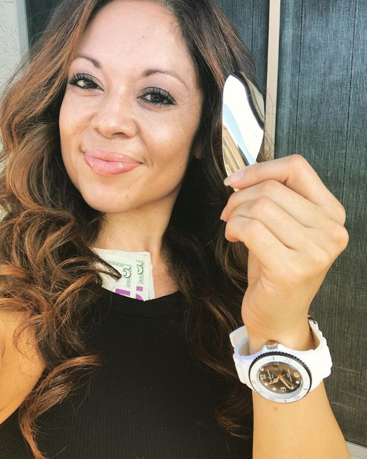 thelashleaf's tweet image. Get the only eyelash curler you will ever need for just $10-Today Only! Stop using your out-dated eyelash curler. 
#LaborDay #makeup #mua