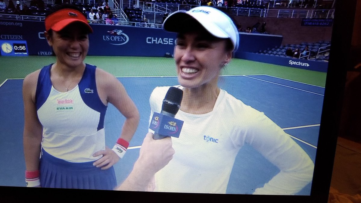 #USOpen  débat du soir ! Martina Hingis <a href="/mhingis/">Martina Hingis</a>  à t'elle le niveau top 30 en simple si elle revenez ! #hingis