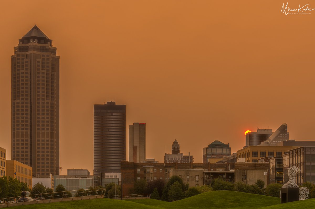 alexKCCI's tweet photo. Canadian wildfires drifting over into Iowa is causing a hazy skyline. (PC: Mirza Kudic) @KCCINews https://t.co/j6eVwd4sbV